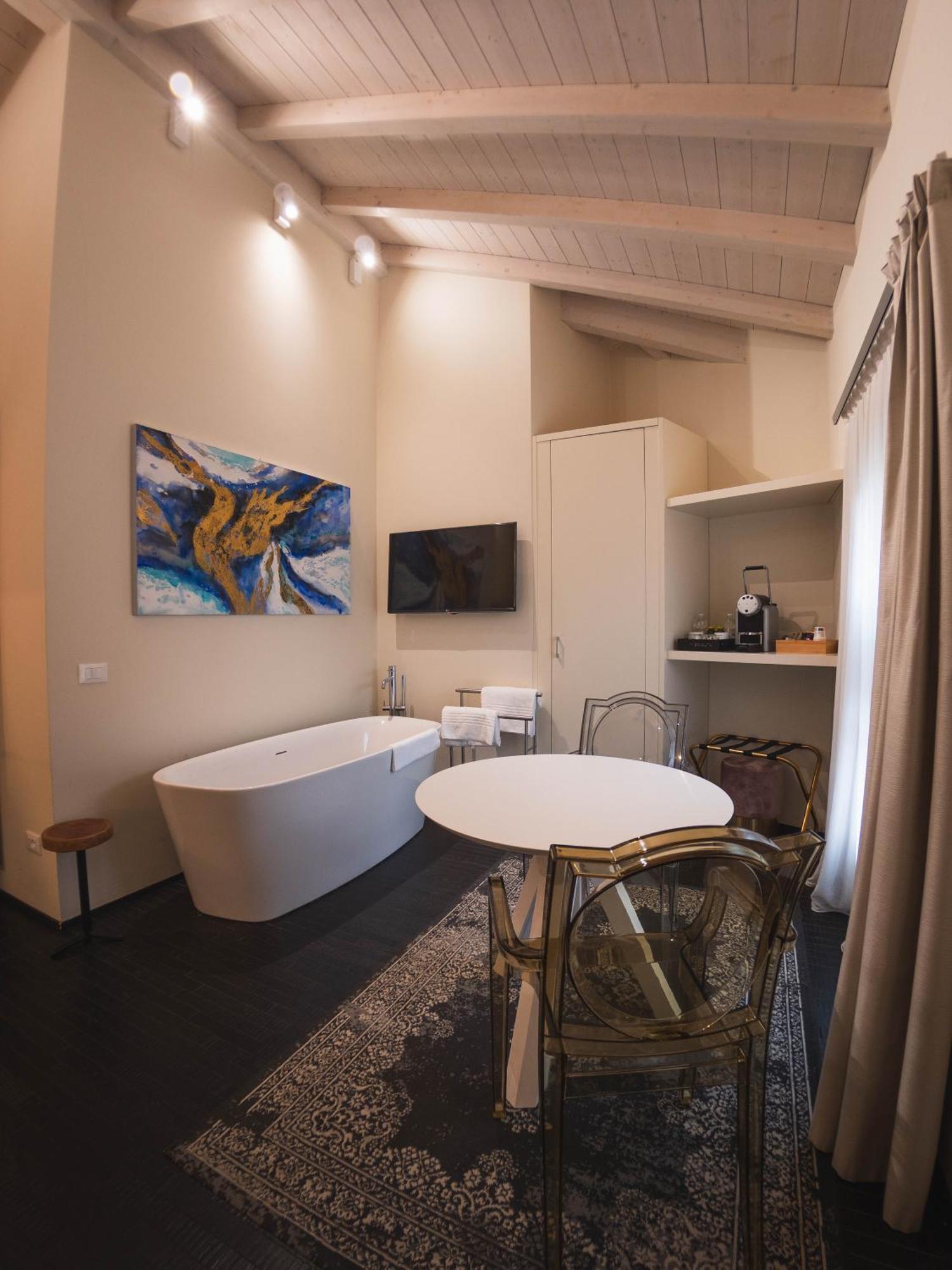 Palazzo Gozzi Bed & Beauty Bed & Breakfast Parma Bagian luar foto