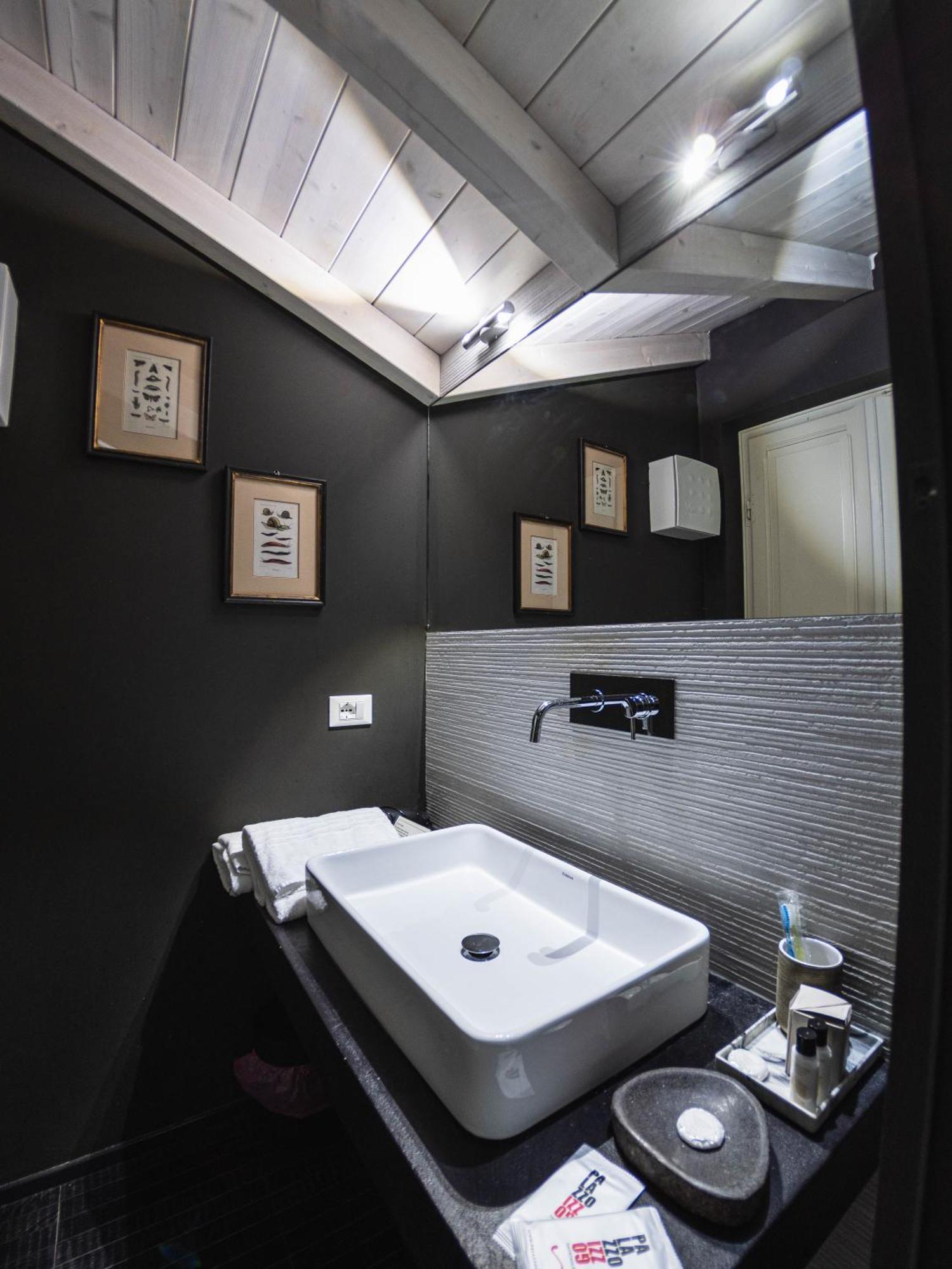 Palazzo Gozzi Bed & Beauty Bed & Breakfast Parma Bagian luar foto
