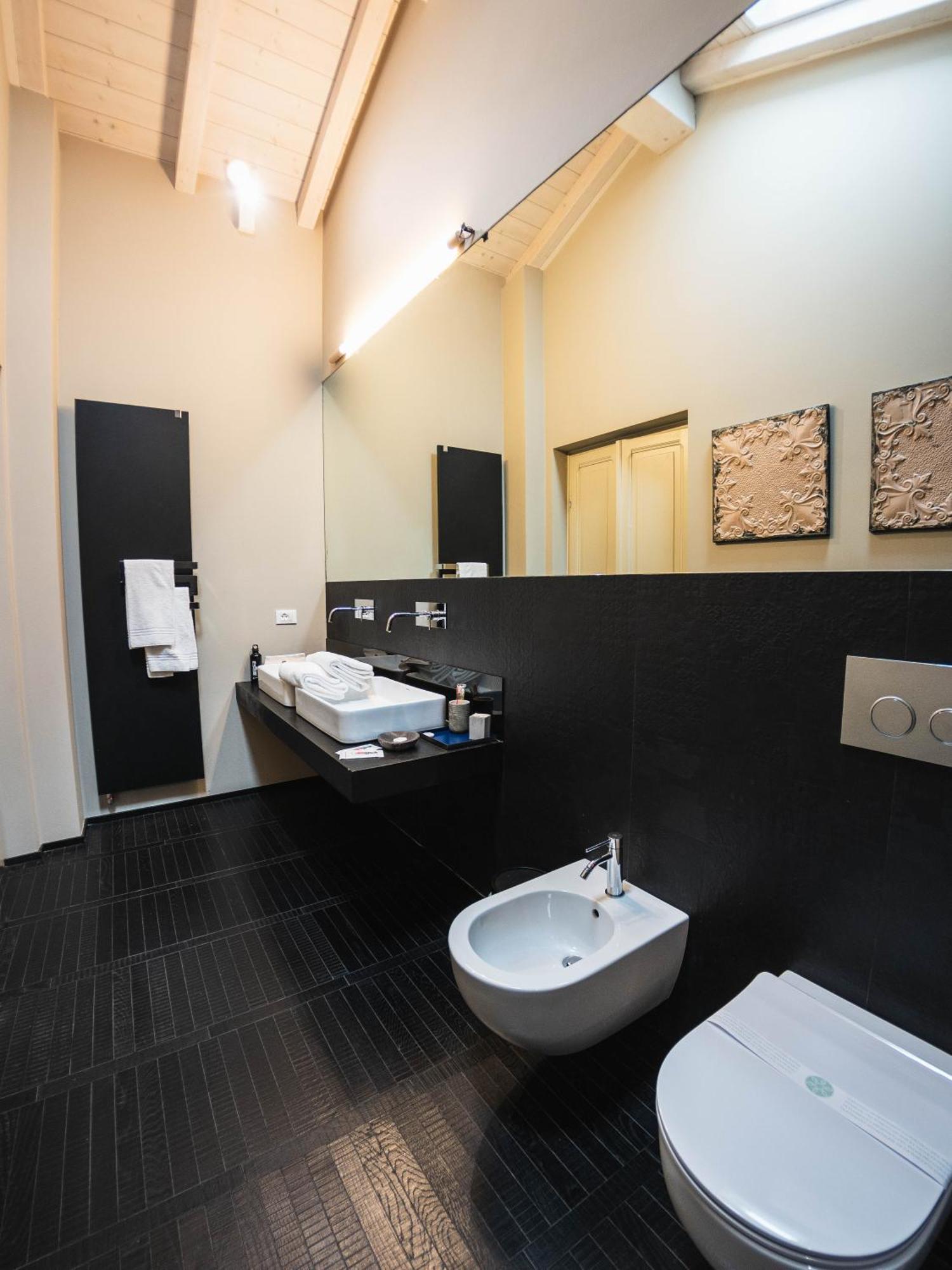 Palazzo Gozzi Bed & Beauty Bed & Breakfast Parma Bagian luar foto