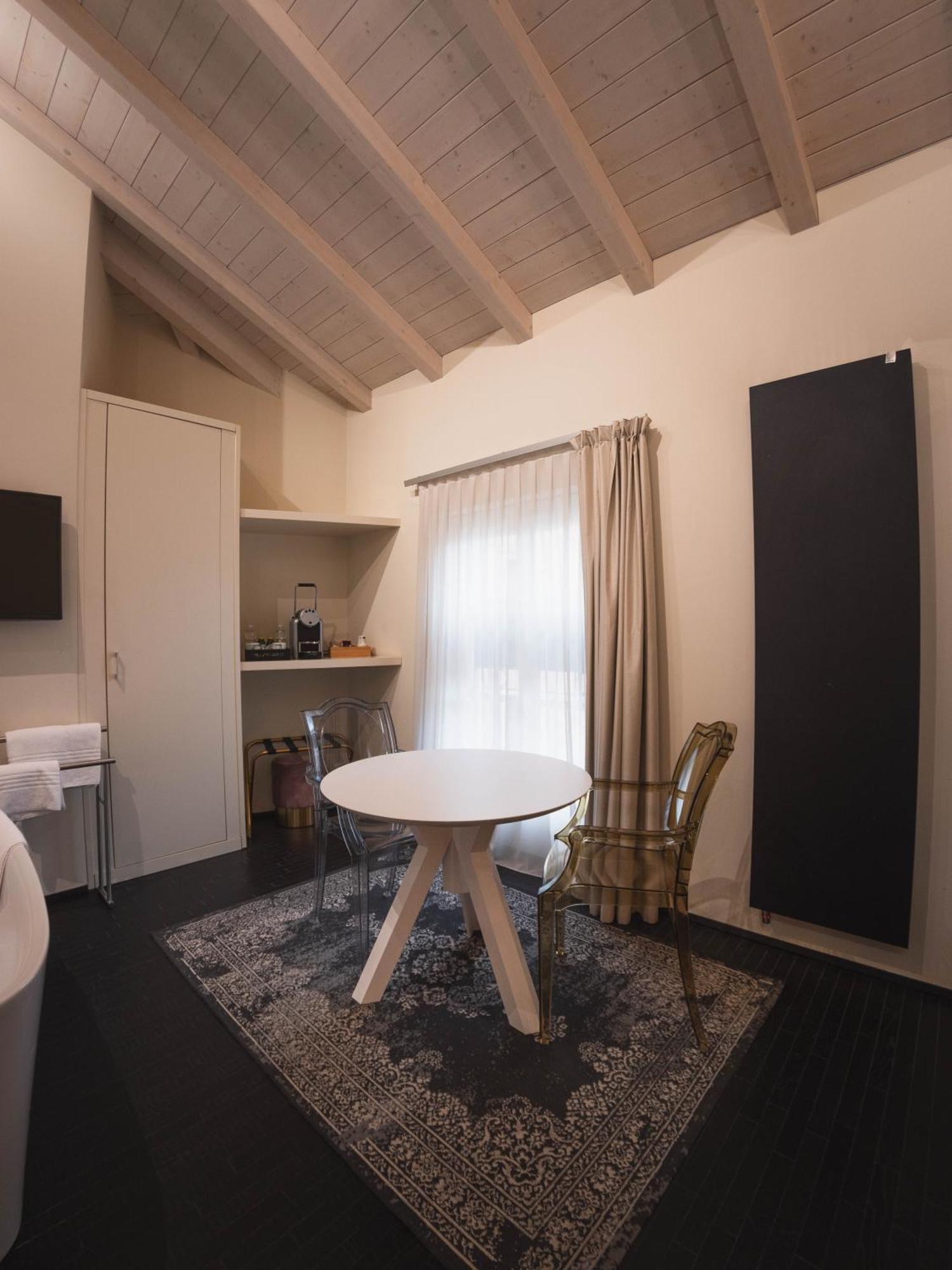 Palazzo Gozzi Bed & Beauty Bed & Breakfast Parma Bagian luar foto